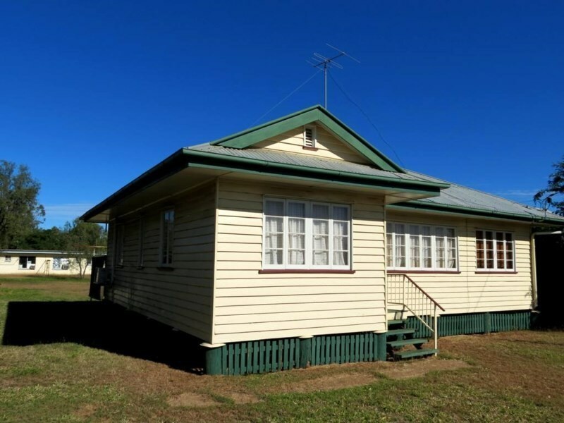 14 Conran St, Capella QLD 4723