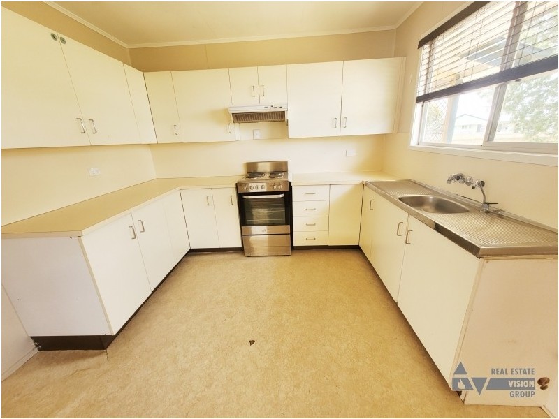 44 Acacia St, Blackwater QLD 4717