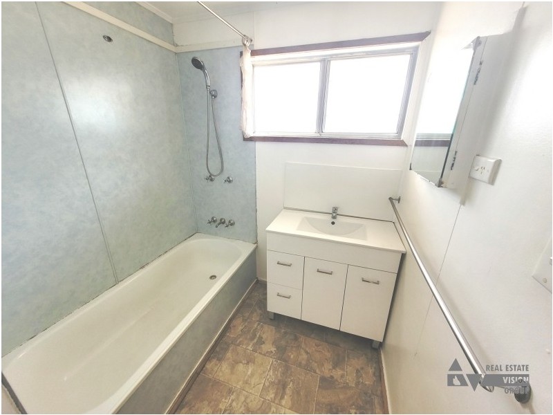 44 Acacia St, Blackwater QLD 4717