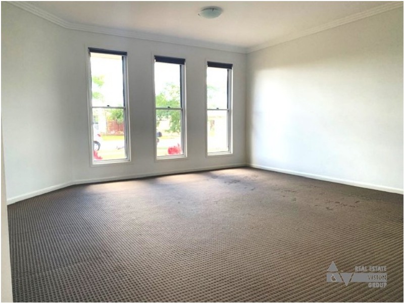 67 Canterbury Rd, Emerald QLD 4720