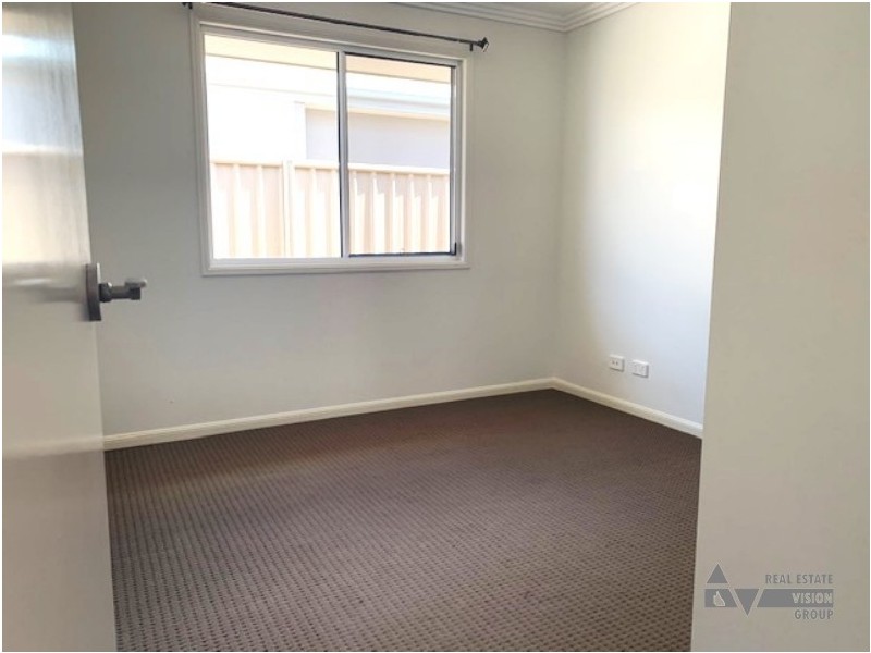 67 Canterbury Rd, Emerald QLD 4720