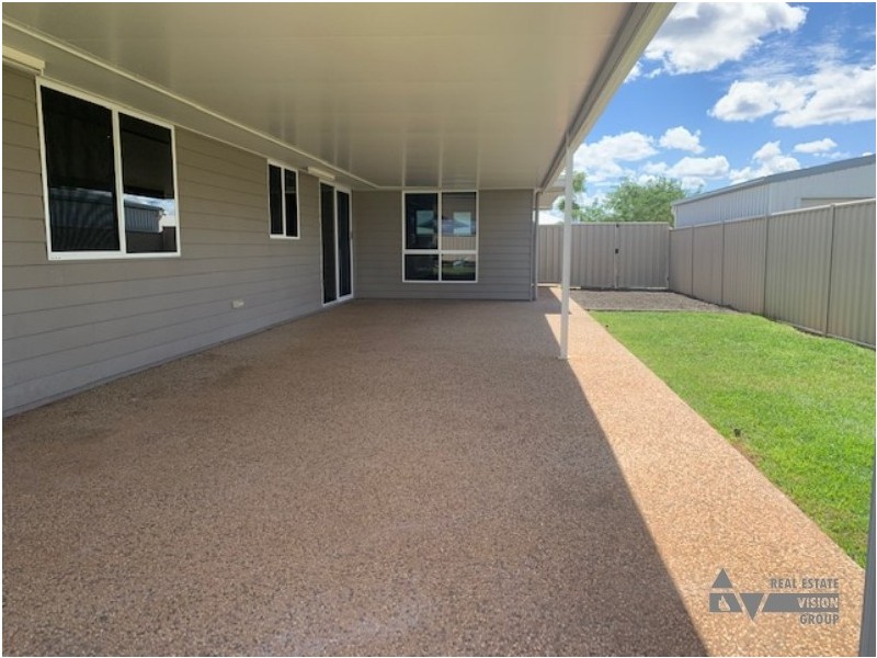 67 Canterbury Rd, Emerald QLD 4720