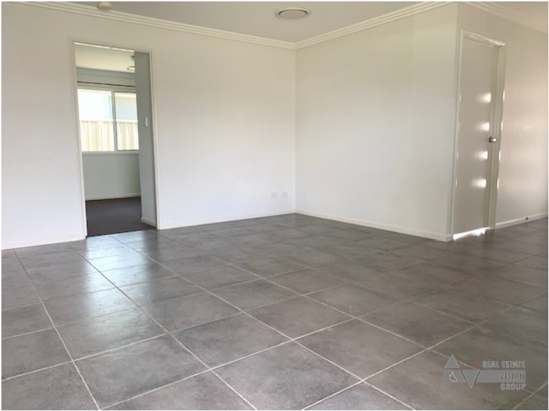 67 Canterbury Rd, Emerald QLD 4720