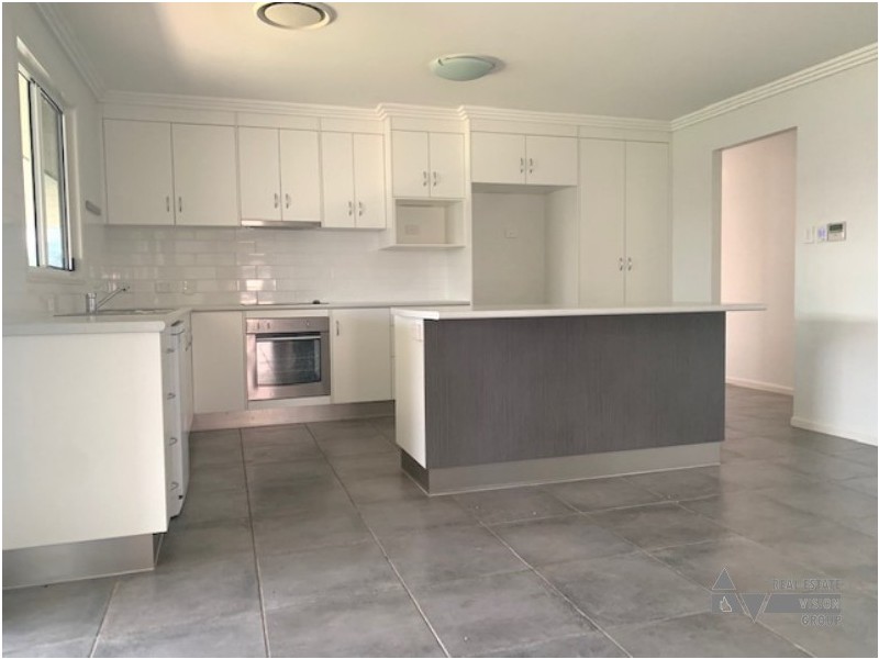 67 Canterbury Rd, Emerald QLD 4720