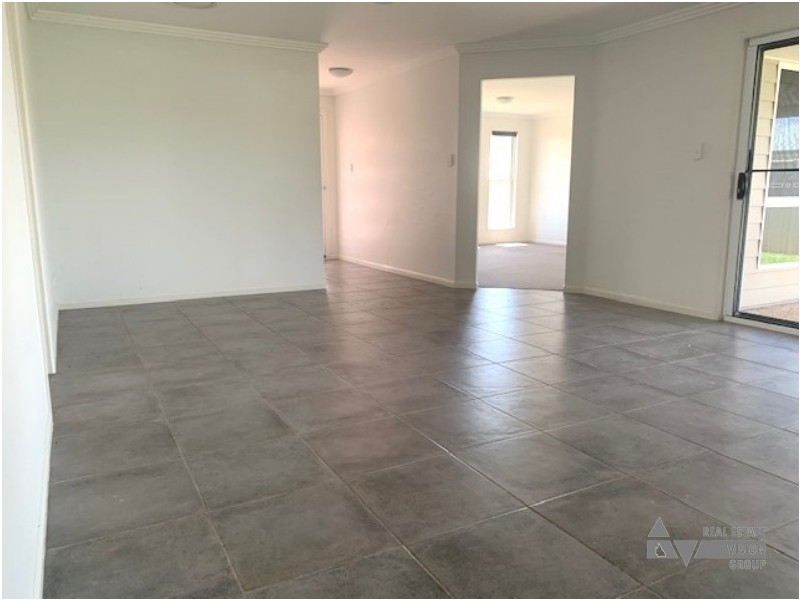 67 Canterbury Rd, Emerald QLD 4720