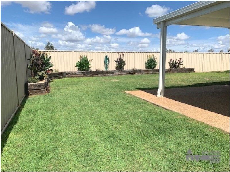 67 Canterbury Rd, Emerald QLD 4720