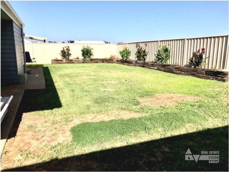 67 Canterbury Rd, Emerald QLD 4720