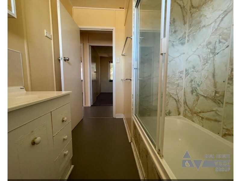 37 Fay St, Blackwater QLD 4717