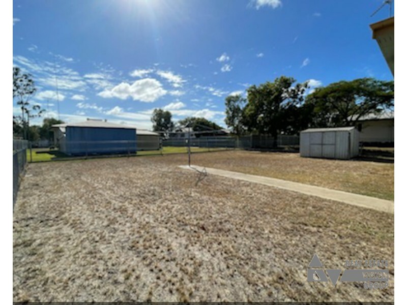 37 Fay St, Blackwater QLD 4717