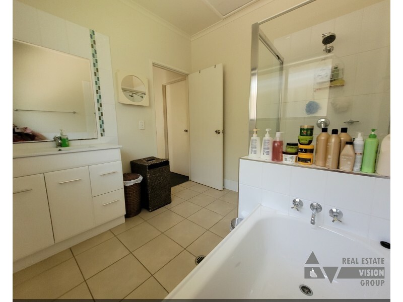 20 Walsh Ave, Blackwater QLD 4717