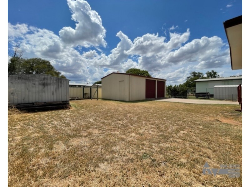 54 Littlefield St, Blackwater QLD 4717