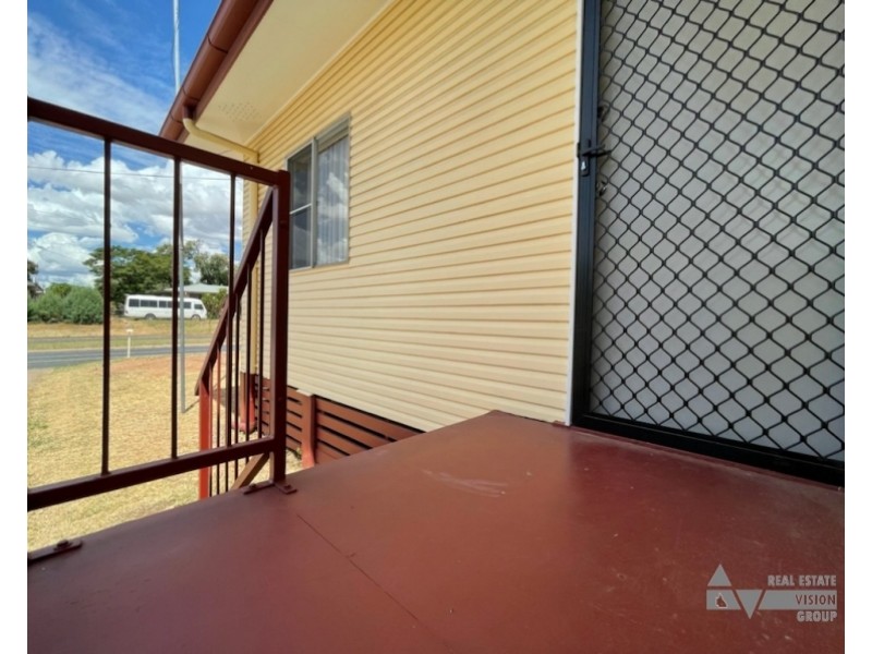 54 Littlefield St, Blackwater QLD 4717