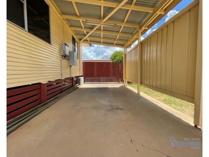 54 Littlefield St, Blackwater QLD 4717