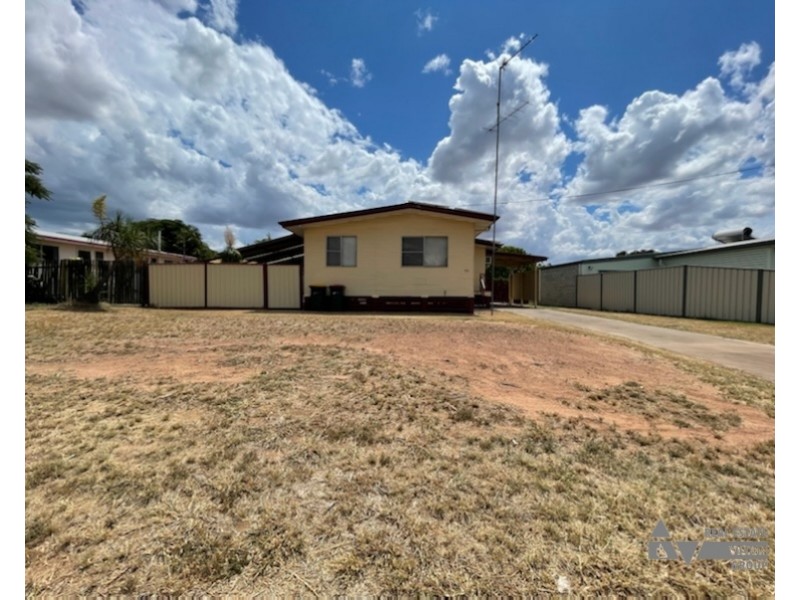 54 Littlefield St, Blackwater QLD 4717