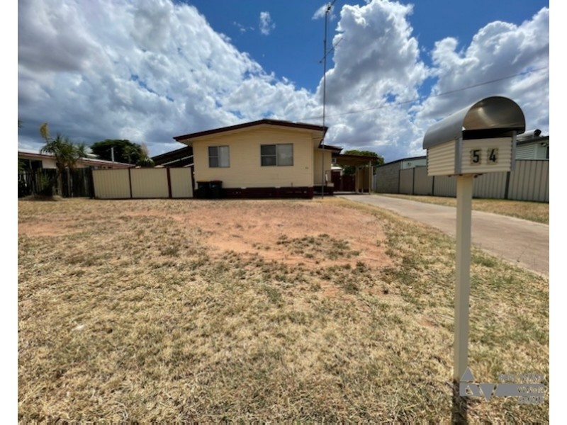 54 Littlefield St, Blackwater QLD 4717