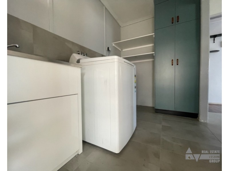 54 Littlefield St, Blackwater QLD 4717