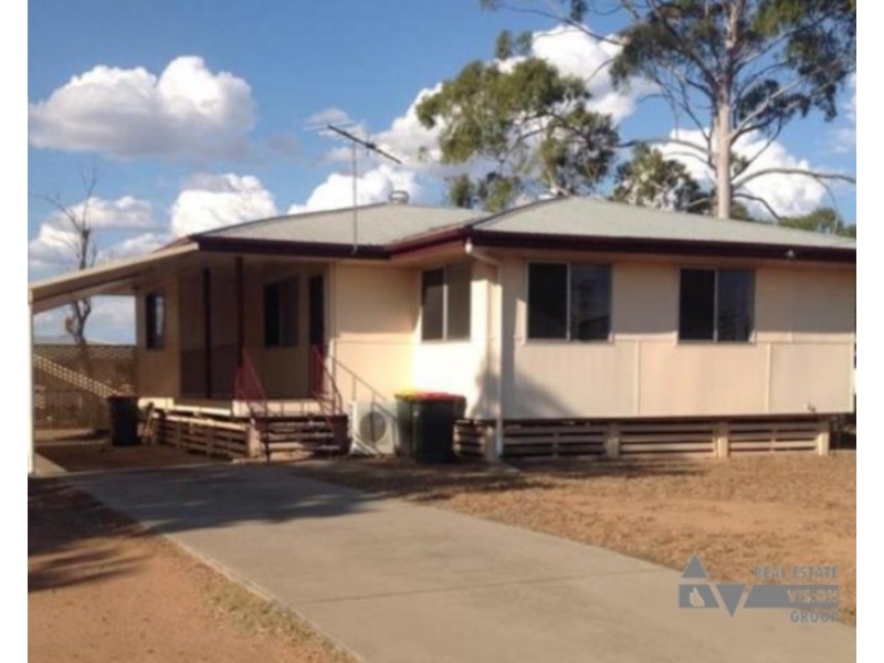 28 Mangrove St, Blackwater QLD 4717