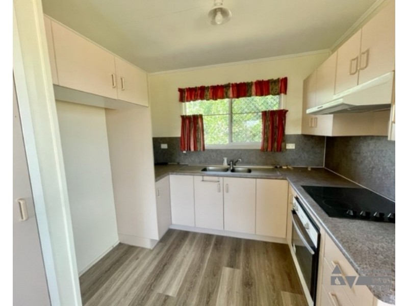 28 Mangrove St, Blackwater QLD 4717