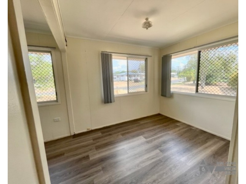 28 Mangrove St, Blackwater QLD 4717