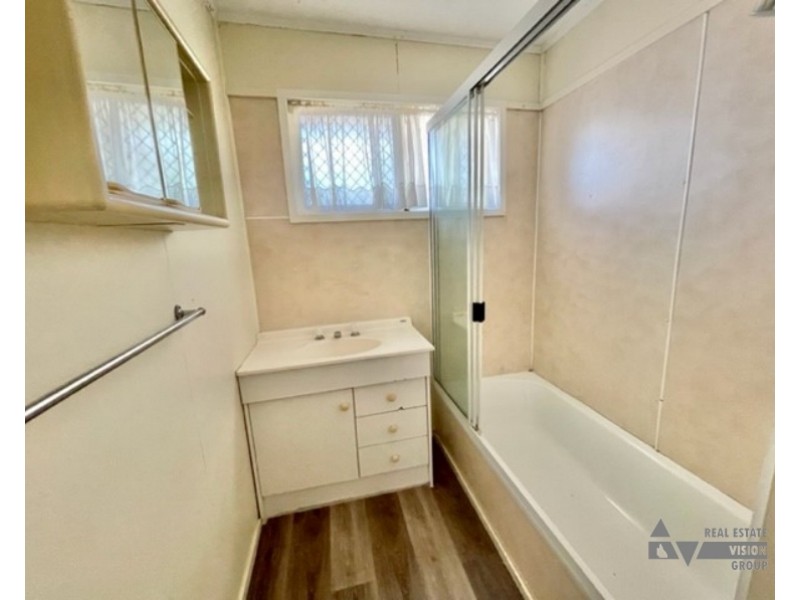 28 Mangrove St, Blackwater QLD 4717