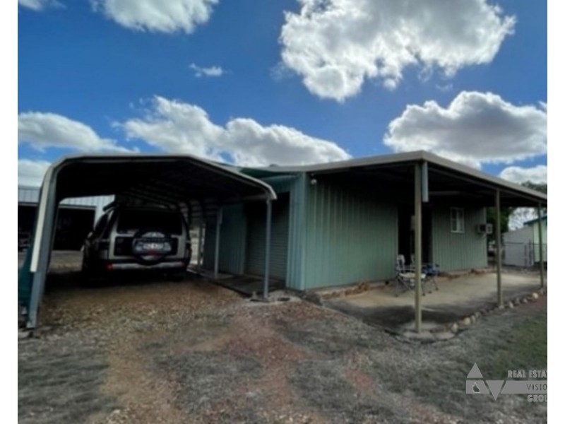 12 Flagon Ally, Sapphire QLD 4702