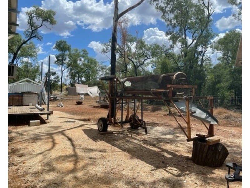 107 Rockhound Road, Sapphire QLD 4702