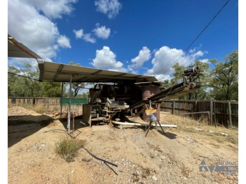 40-42 Ruby Crescent, Rubyvale QLD 4702