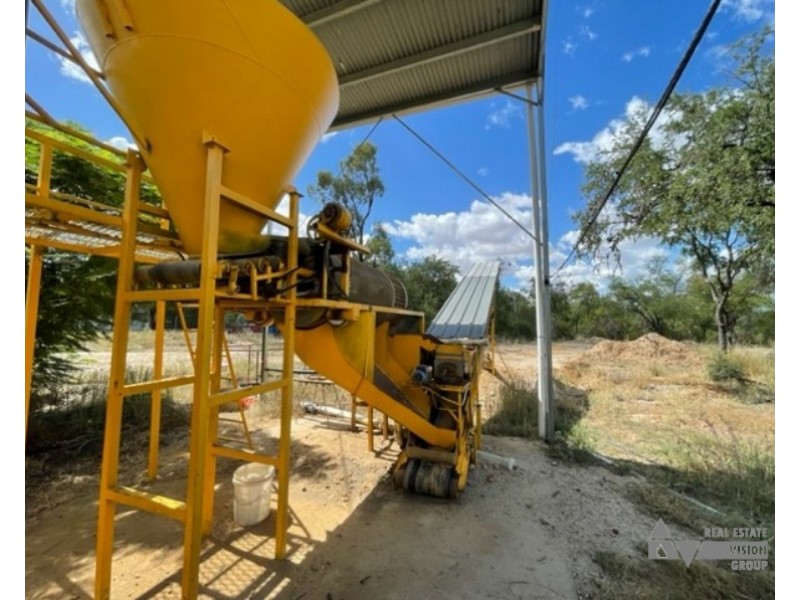 40-42 Ruby Crescent, Rubyvale QLD 4702