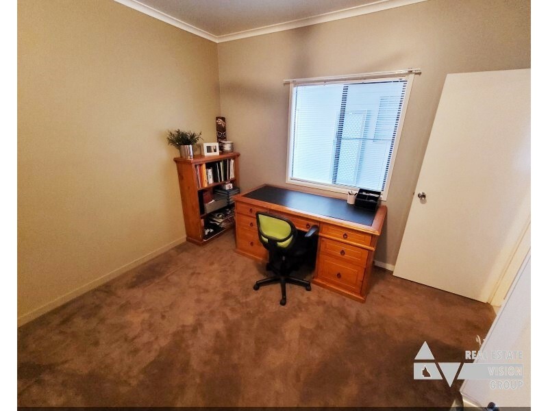 60 Macdonald Cres, Blackwater QLD 4717