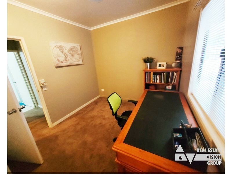 60 Macdonald Cres, Blackwater QLD 4717