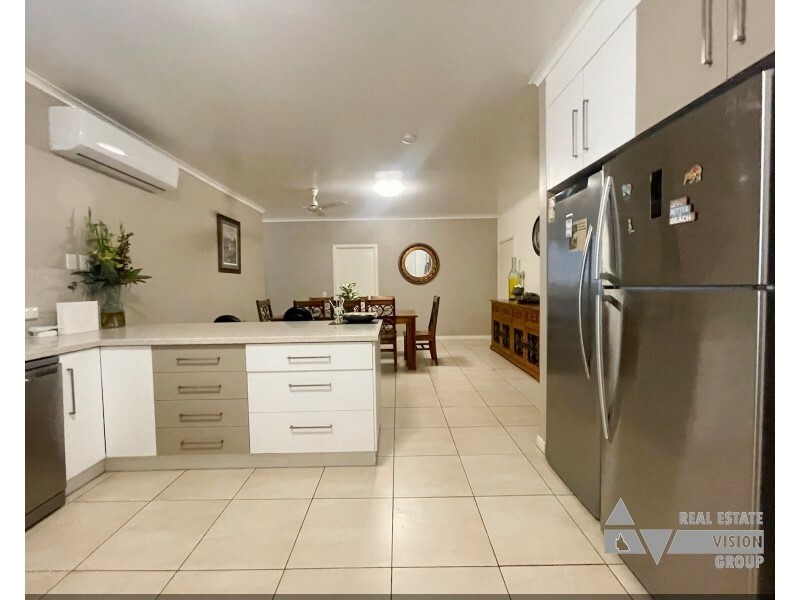 60 Macdonald Cres, Blackwater QLD 4717