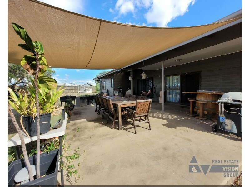 60 Macdonald Cres, Blackwater QLD 4717