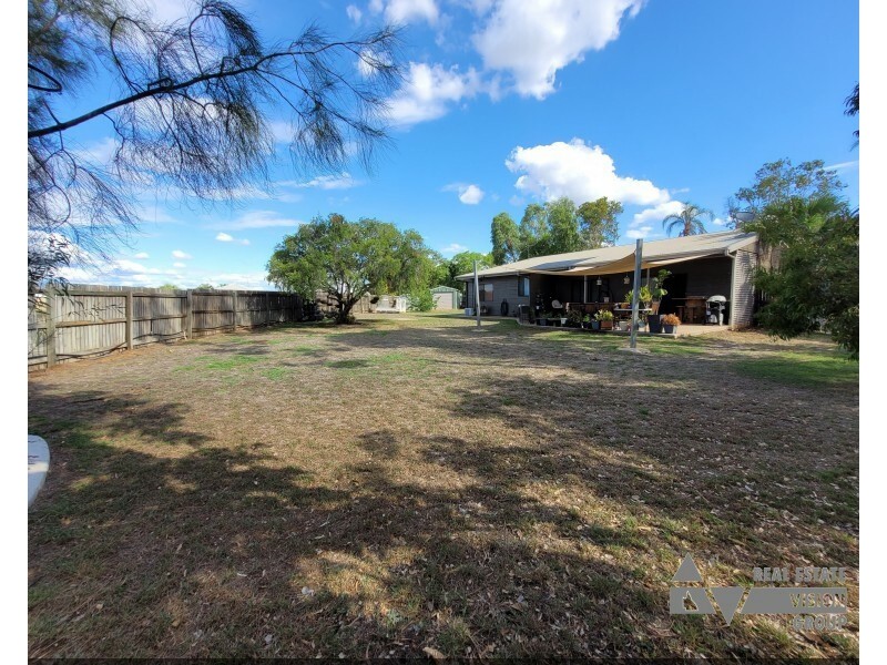 60 Macdonald Cres, Blackwater QLD 4717
