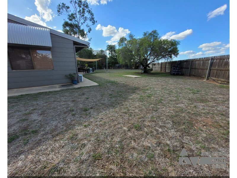 60 Macdonald Cres, Blackwater QLD 4717