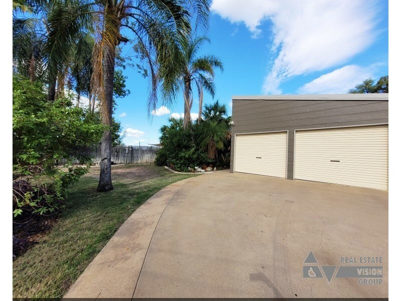 60 Macdonald Cres, Blackwater QLD 4717