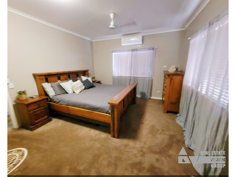 60 Macdonald Cres, Blackwater QLD 4717