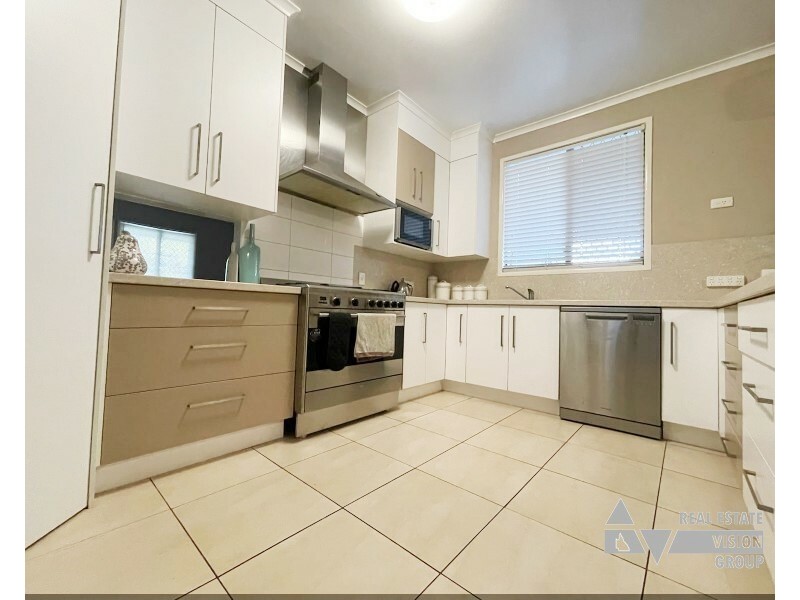 60 Macdonald Cres, Blackwater QLD 4717
