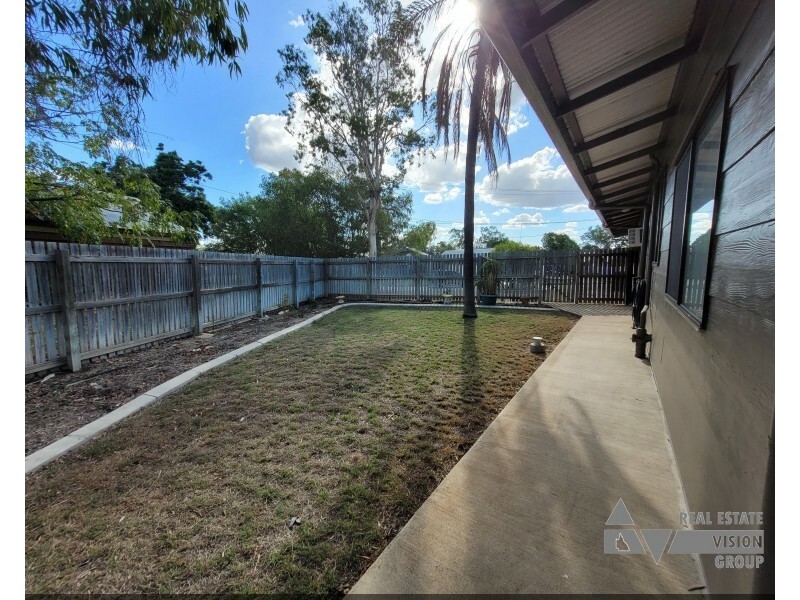 60 Macdonald Cres, Blackwater QLD 4717