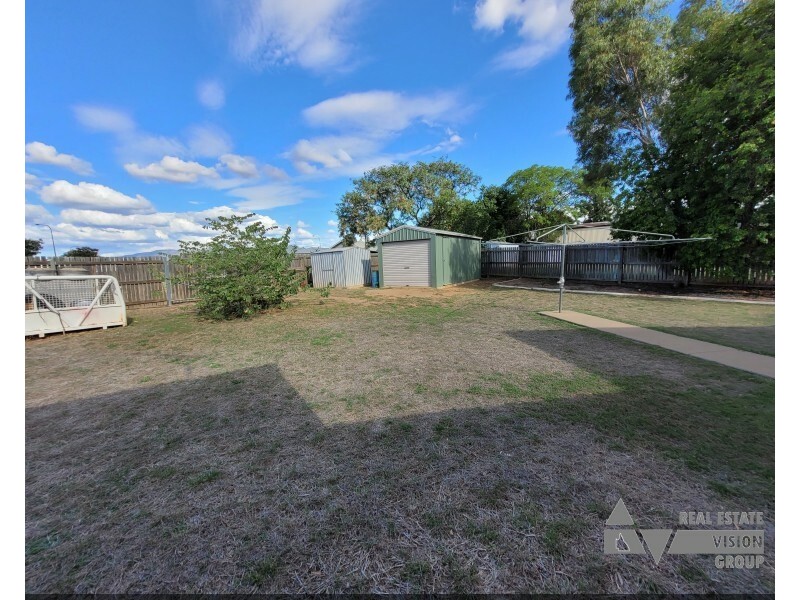 60 Macdonald Cres, Blackwater QLD 4717