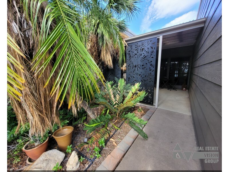60 Macdonald Cres, Blackwater QLD 4717