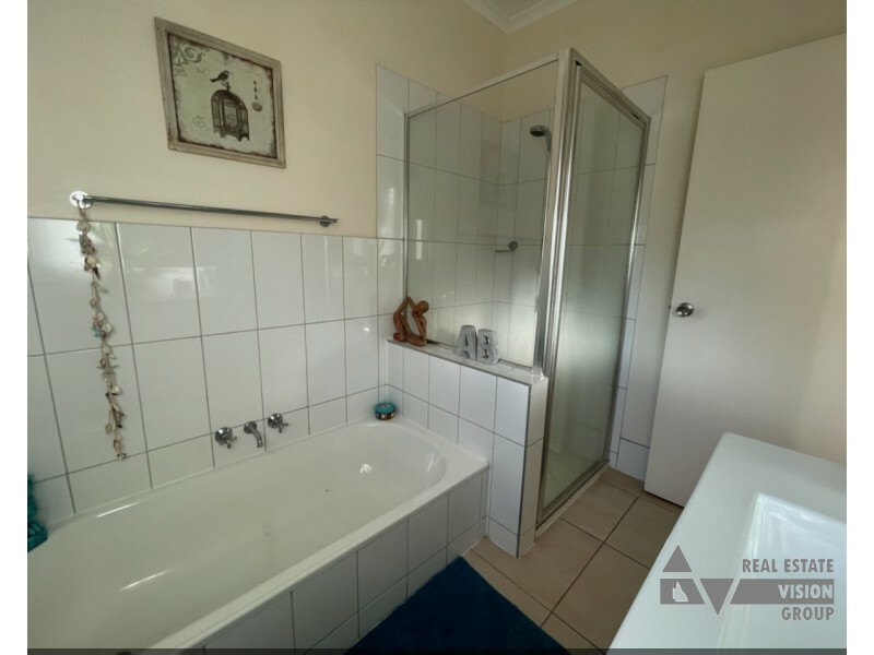 60 Macdonald Cres, Blackwater QLD 4717