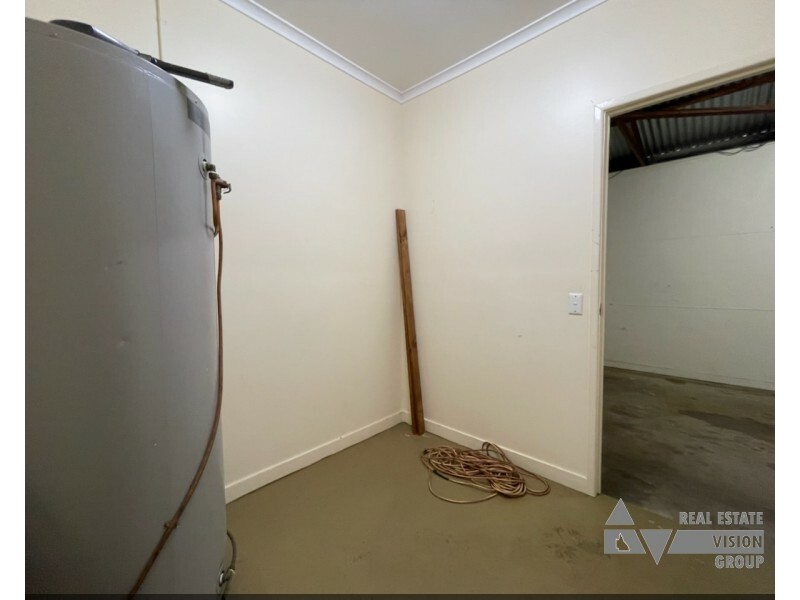 60 Macdonald Cres, Blackwater QLD 4717