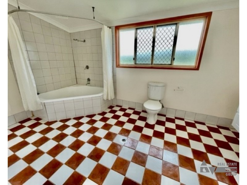 14 Charles St, Springsure QLD 4722