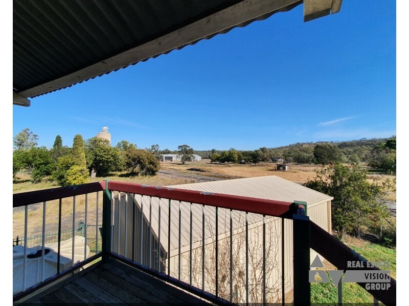 14 Charles St, Springsure QLD 4722