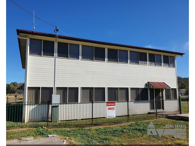 14 Charles St, Springsure QLD 4722