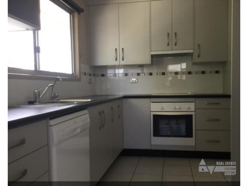 11 Bremner St, Blackwater QLD 4717