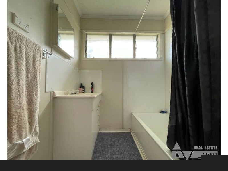 15 Fay St, Blackwater QLD 4717