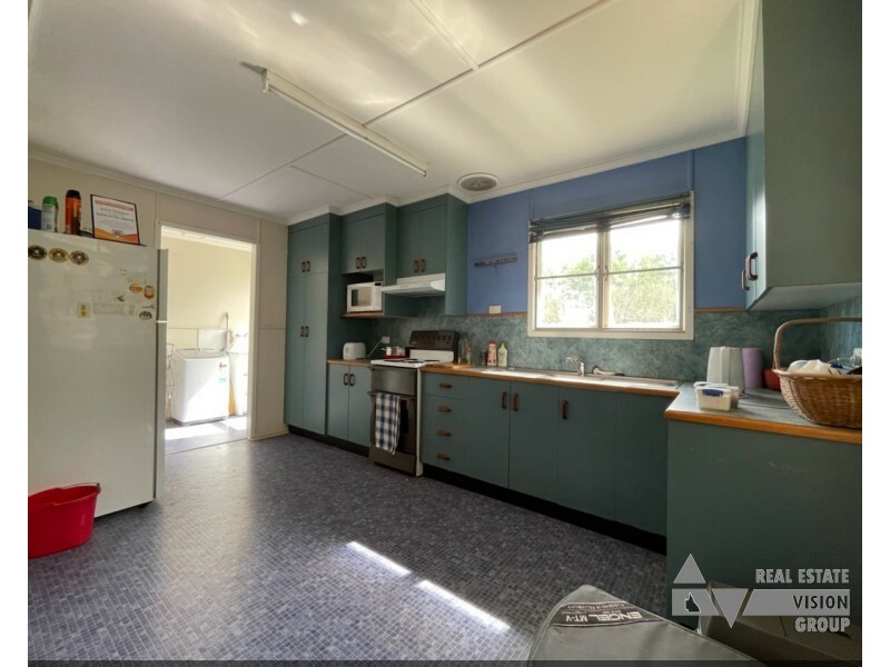 15 Fay St, Blackwater QLD 4717