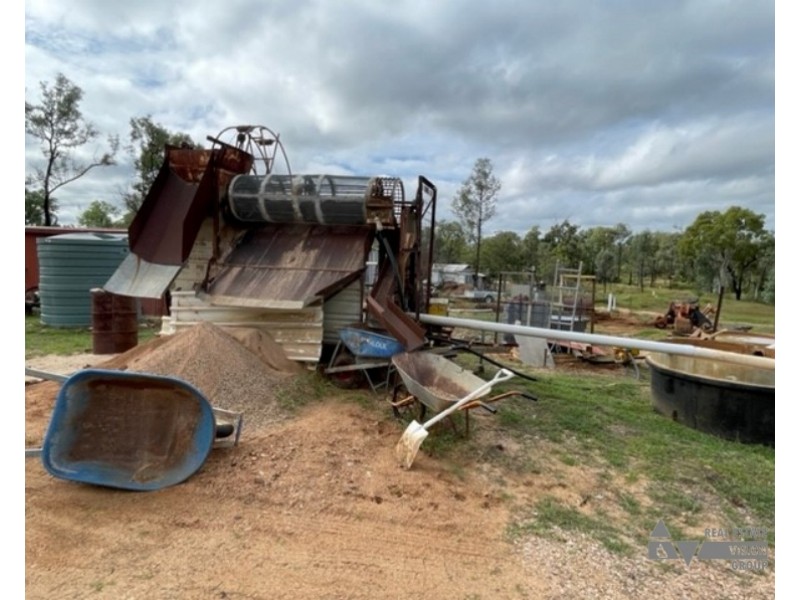 MC70919 Russian Gully, Rubyvale QLD 4702