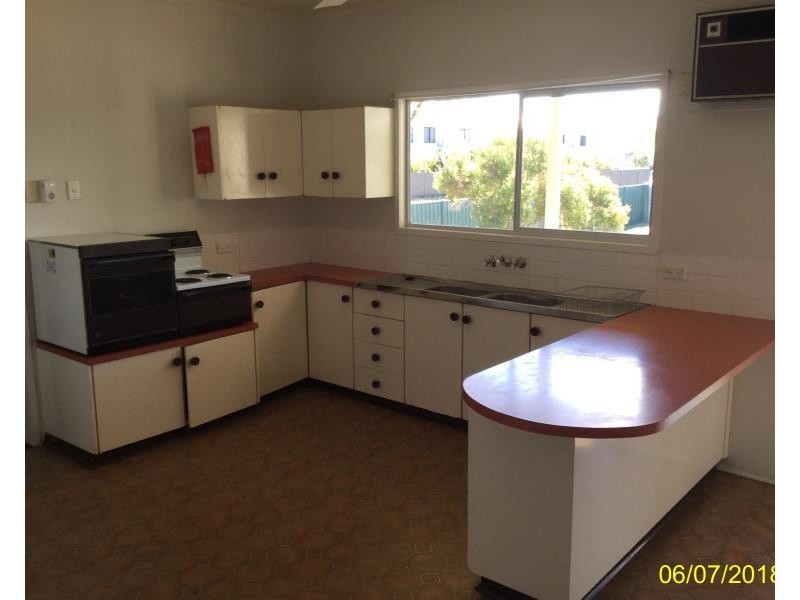 42 Doon St, Blackwater QLD 4717